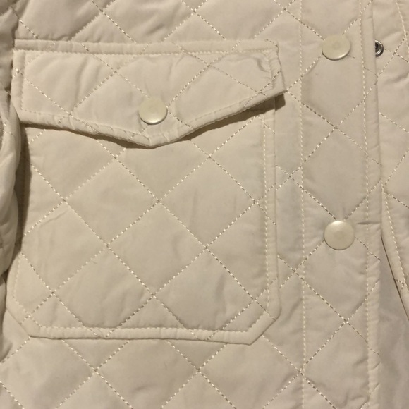 NWOT- white semi crop puffer jacket Small - Picture 4 of 4